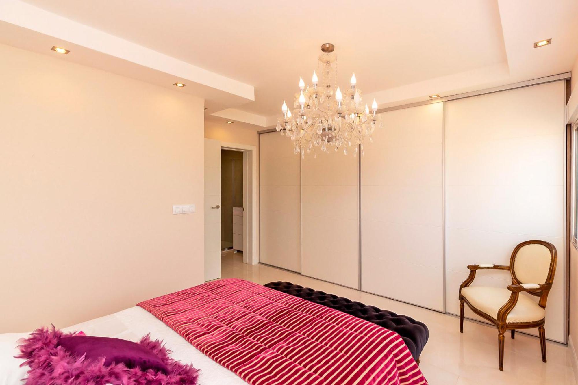 Apartament The White Apartment: Luxury, And Design